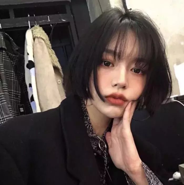 男孩超级白